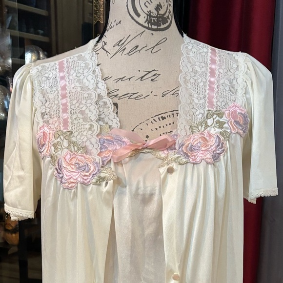 Vintage Vanity Fair 2 Piece Embroidered Vanity Fair Robe & Dress Slip Dress Set - Picture 7 of 10